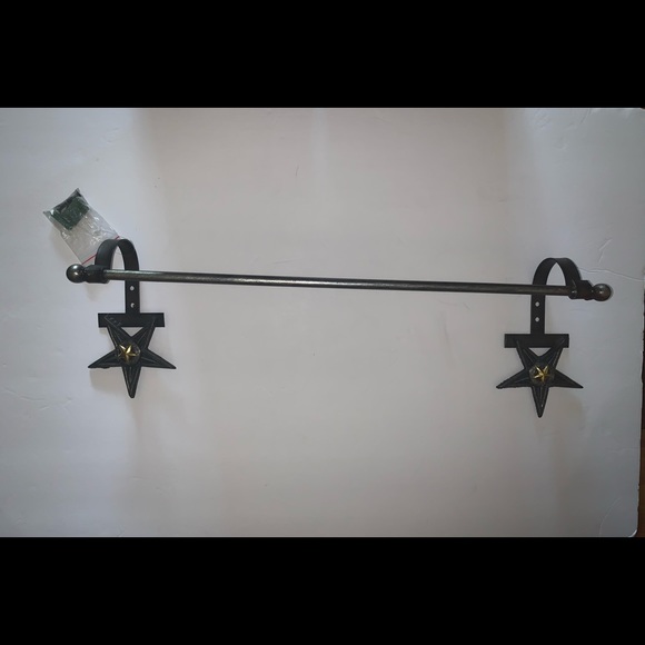 Metal Finish Towel Rack - Picture 2 of 6